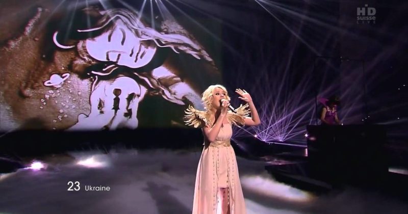 מיקה ניוטון (אוקראינה 2011) מגיבה להופעה המולדובנית